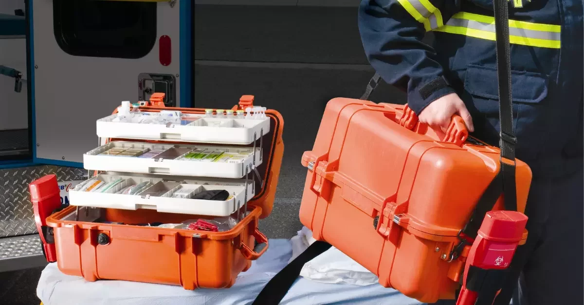 COMPACT CASE SOLUTION FOR DISASTER RELIEF AND EMERGENCY RESPONDER 
